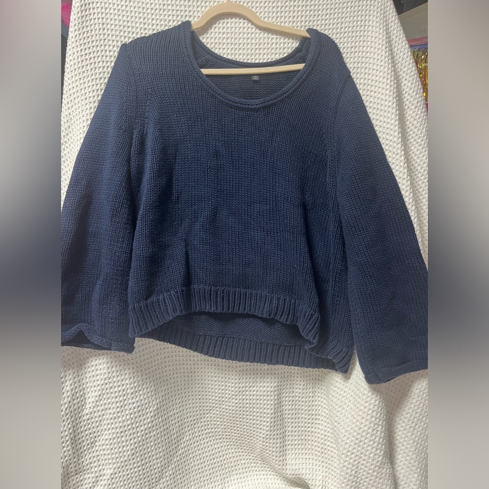 Navy blue cropped knit sweater